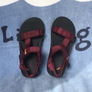 Fresh Waters Adjustable Sandals Women’s Sz 9